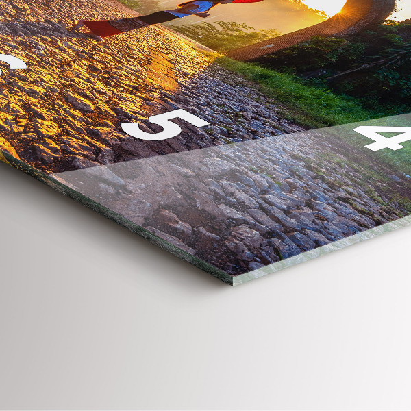 Horloge murale carrée Parc de Surat Thani en Thaïlande