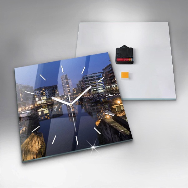 Horloge murale carrée La ville illuminée la nuit