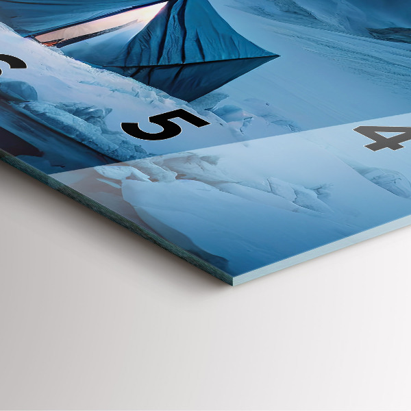 Horloge murale carrée 'Tente dans les montagnes d''Islande'