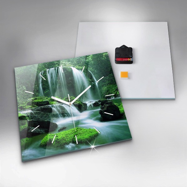 Horloge murale carrée Cascade parmi la mousse