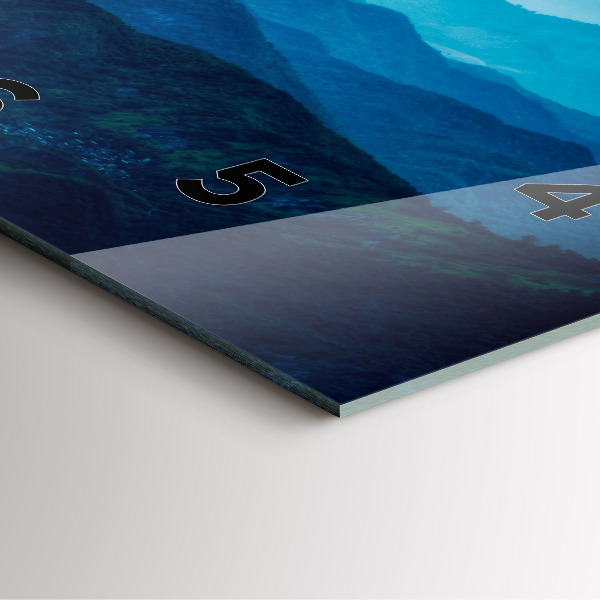 Horloge murale carrée 'Montagnes à l''aquarelle'