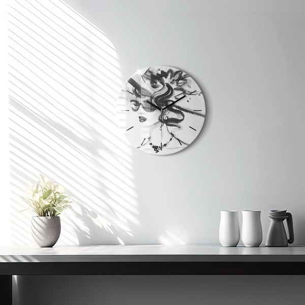 Pendule murale ronde Femme à la mode