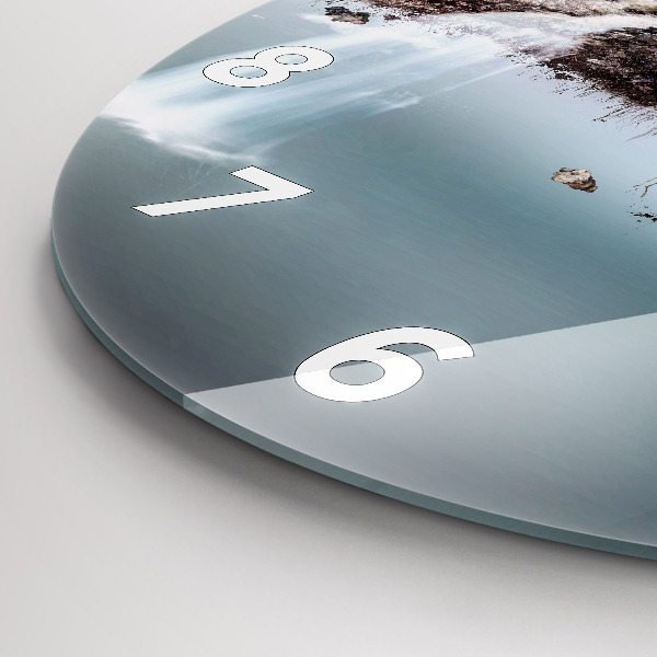 Horloge ronde 'L''île volante et la cascade'