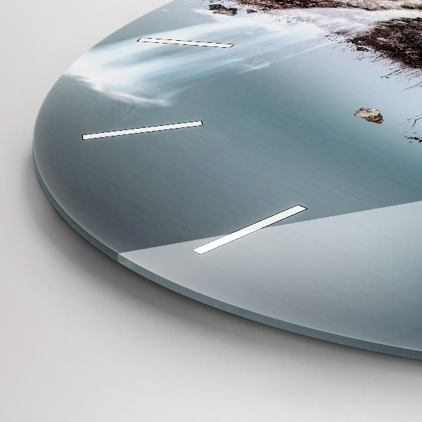 Horloge ronde 'L''île volante et la cascade'