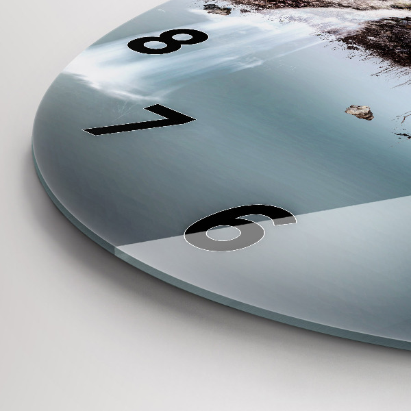 Horloge ronde 'L''île volante et la cascade'