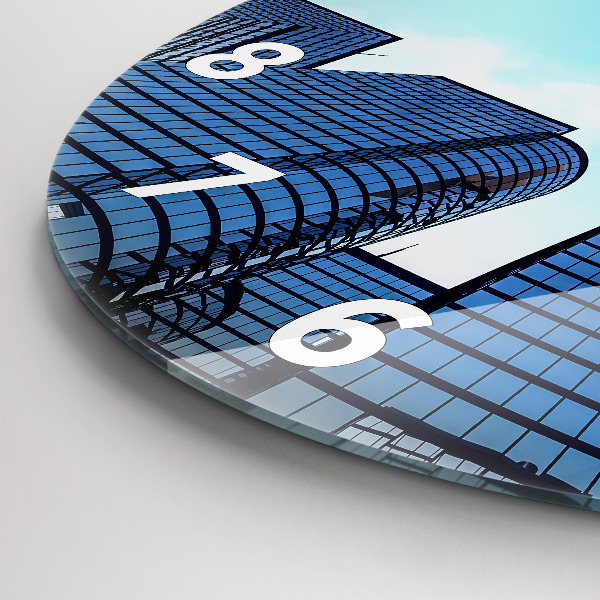 Horloge ronde Avion au-dessus des bâtiments