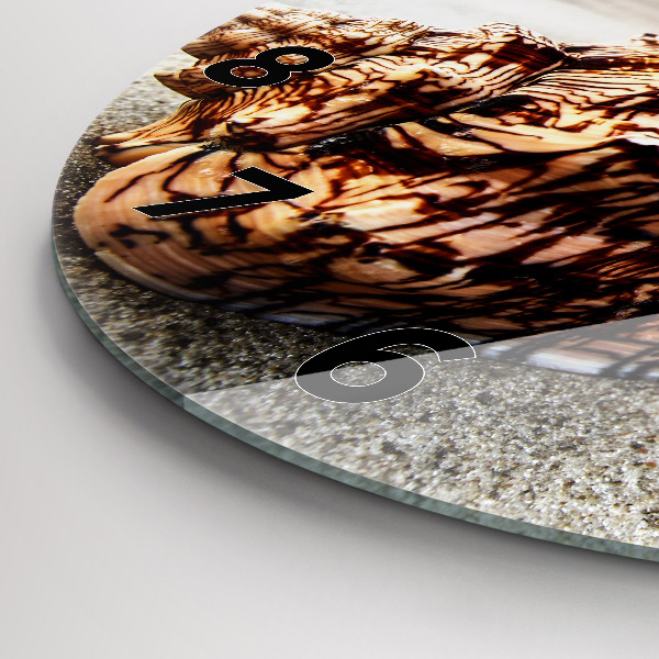 Horloge ronde Un coquillage sur la plage