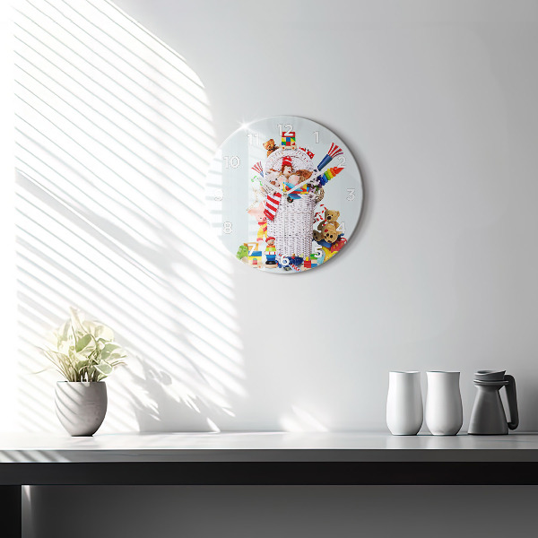 Horloge ronde Panier en osier avec jouets