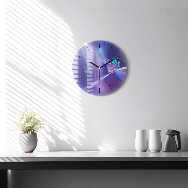 Horloge ronde 'Papillon sur l''herbe'