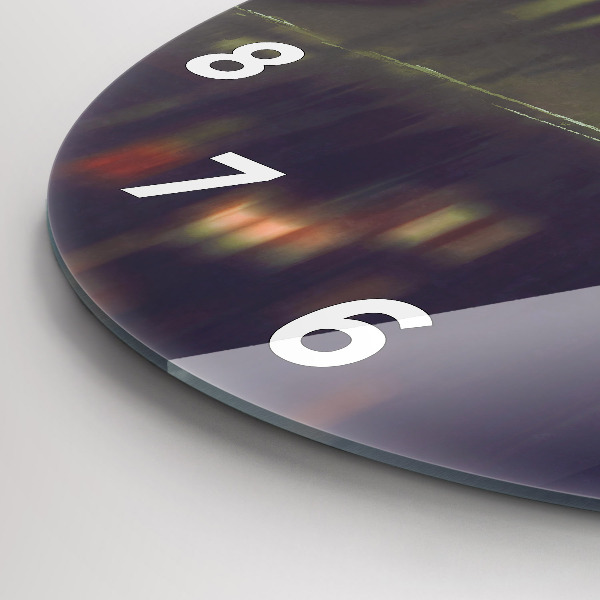 Horloge ronde Des gens avec des parapluies