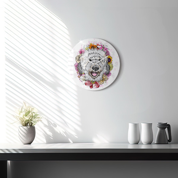 Horloge ronde Chien heureux dans les fleurs