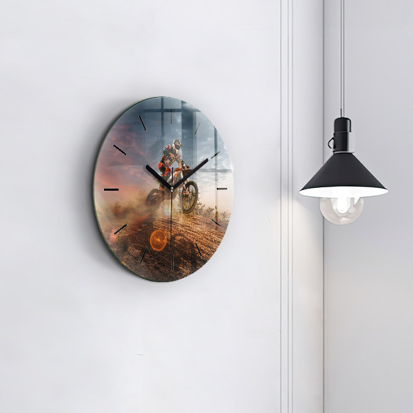Horloge ronde Homme sur une moto