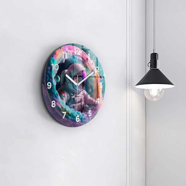 Horloge ronde Cosmonaute et nuages colorés