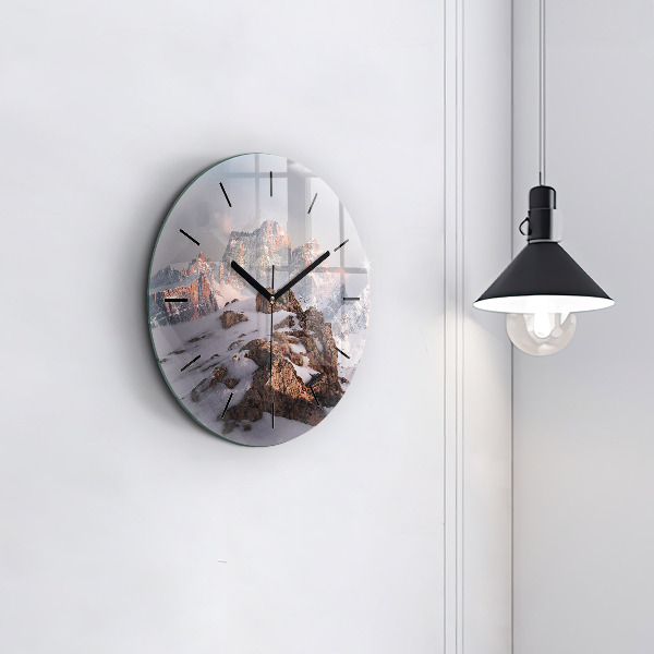 Horloge ronde Une montagne couverte de neige