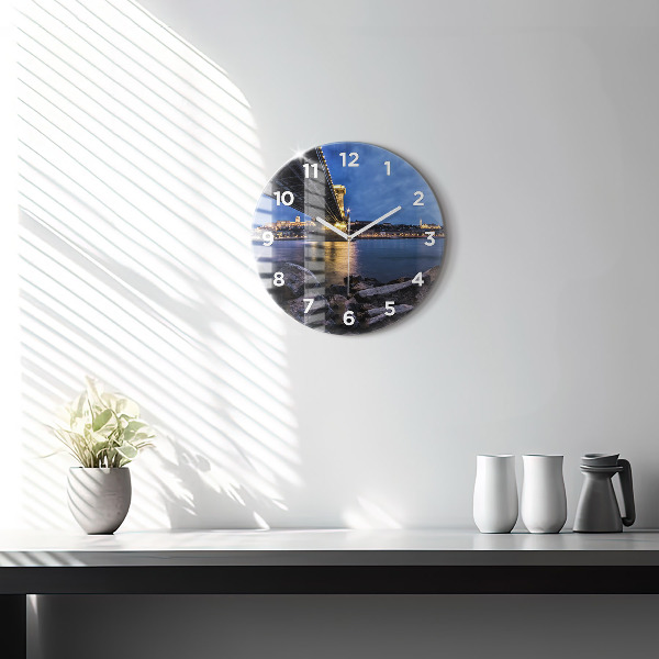 Horloge ronde Rivage rocheux sous le pont