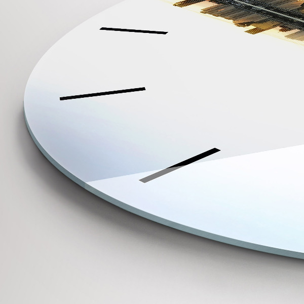 Horloge ronde Une ville sur la rivière