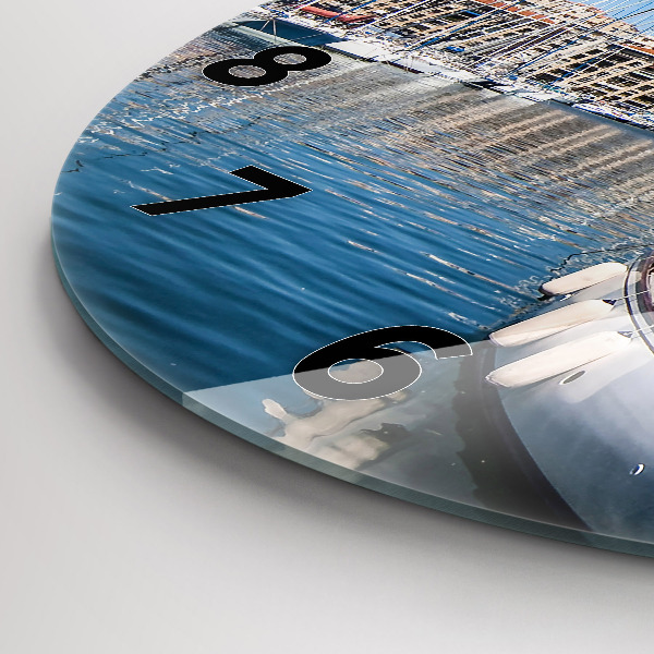 Horloge ronde Port de plaisance à Marseille France