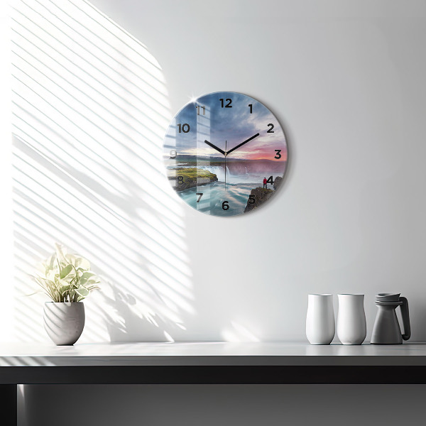 Horloge ronde Paysage avec une cascade