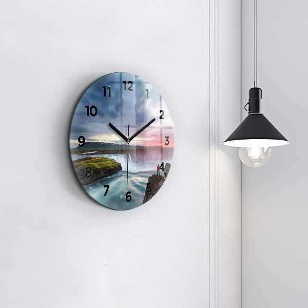 Horloge ronde Paysage avec une cascade