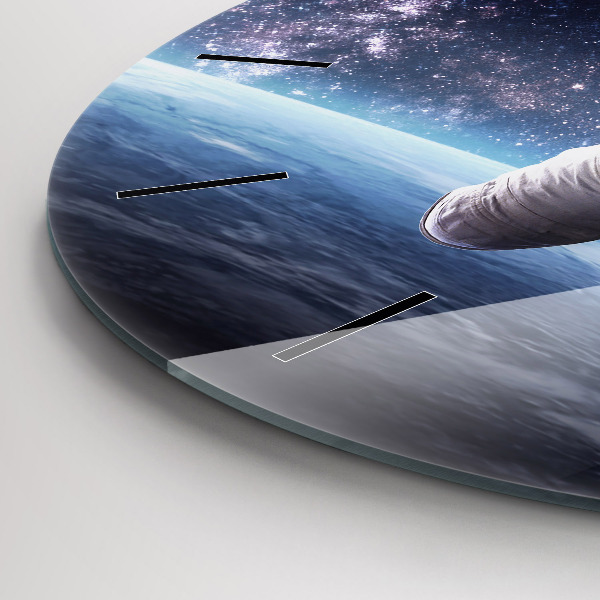 Pendule murale ronde Astronaute au-dessus de la Terre