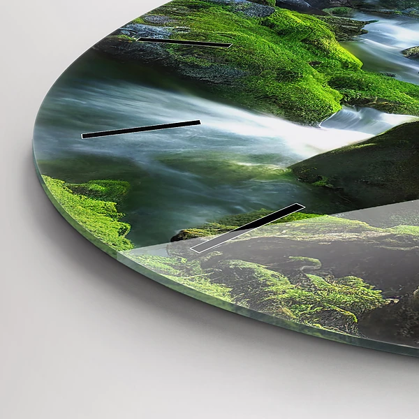 Horloge ronde Cascade et rochers