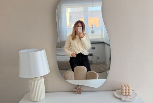 Comment les miroirs irréguliers ont-ils changé le design moderne ?